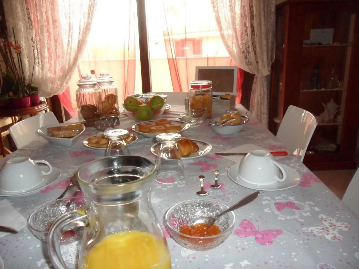 فندق مبيت وإفطار أولبيا B&B A Casa Di Monica